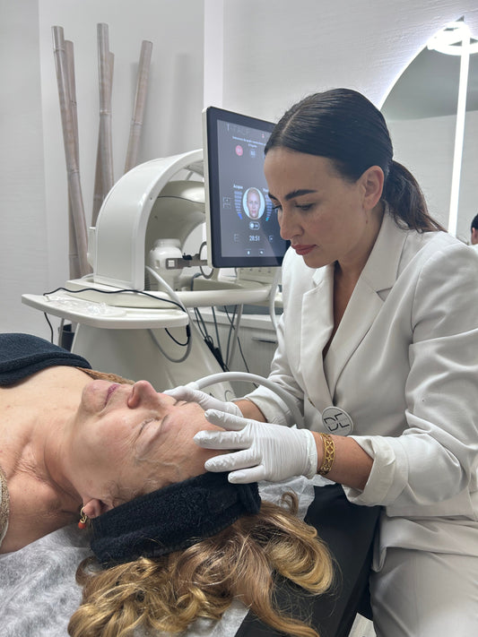 Pulizia Profonda della Pelle a Monza e Brianza: L'Innovazione di Velvet Mousse, HydraJet e Ionify